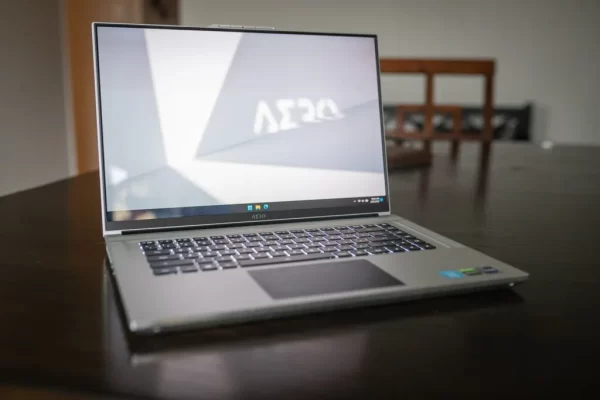 Laptop cho sản xuất nhạc - Gigabyte Aero 16 YE5