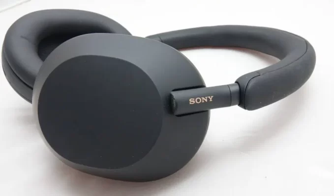 Sử dụng tai nghe cách âm Sony WH – 1000XM5